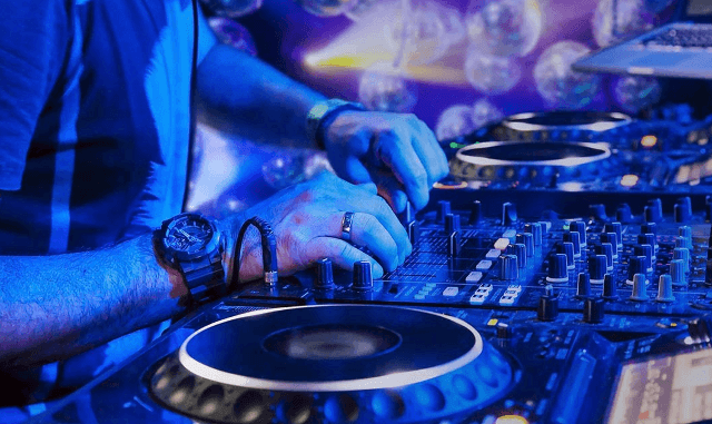 15 Best Electronic Music Songs of All Time - Singersroom.com
